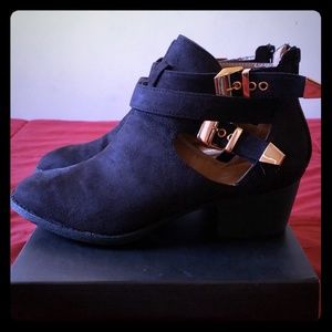 Sz 9 Wild Diva Cutout Faux Suede Booties